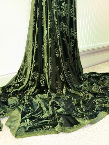 Bottle green roses embossed - green,